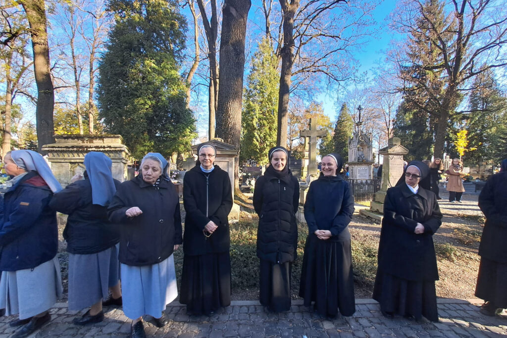LISTOPADOWA ZADUMA Apostolstwo Sióstr LISTOPADOWA ZADUMA Apostolstwo Sióstr