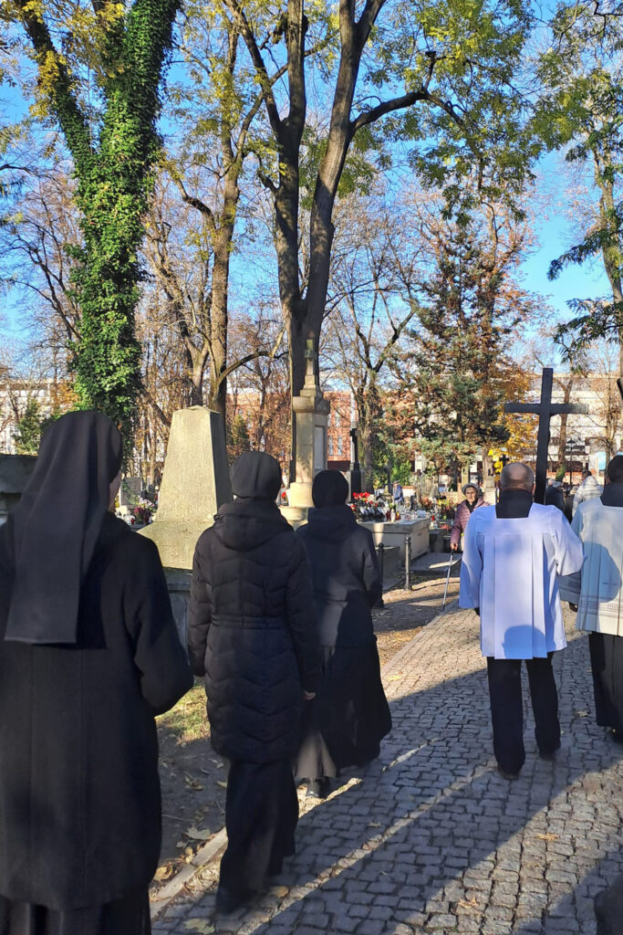 LISTOPADOWA ZADUMA Apostolstwo Sióstr LISTOPADOWA ZADUMA Apostolstwo Sióstr