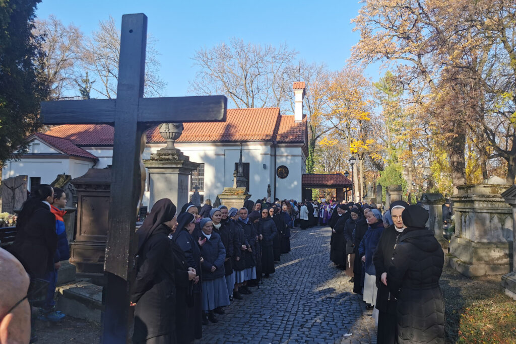 LISTOPADOWA ZADUMA Apostolstwo Sióstr LISTOPADOWA ZADUMA Apostolstwo Sióstr