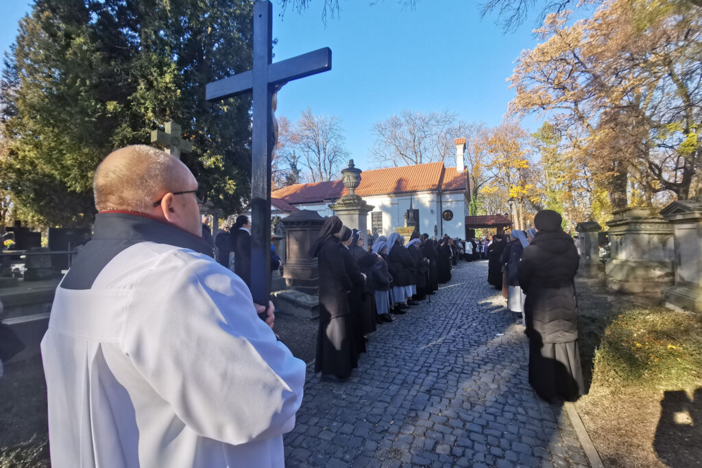LISTOPADOWA ZADUMA Apostolstwo Sióstr LISTOPADOWA ZADUMA Apostolstwo Sióstr