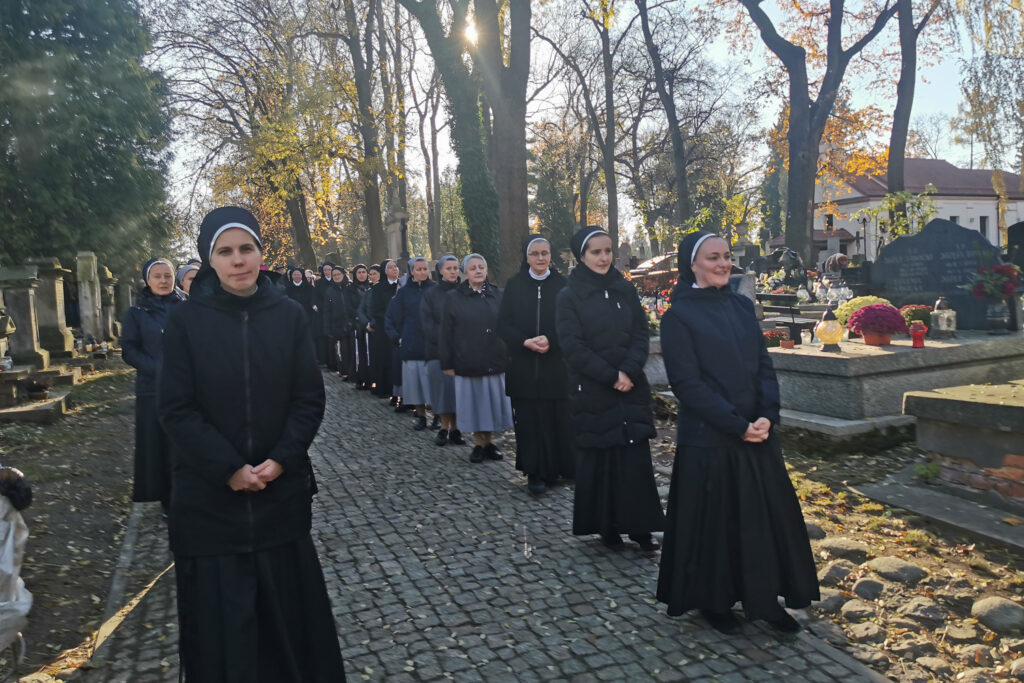 LISTOPADOWA ZADUMA Apostolstwo Sióstr LISTOPADOWA ZADUMA Apostolstwo Sióstr