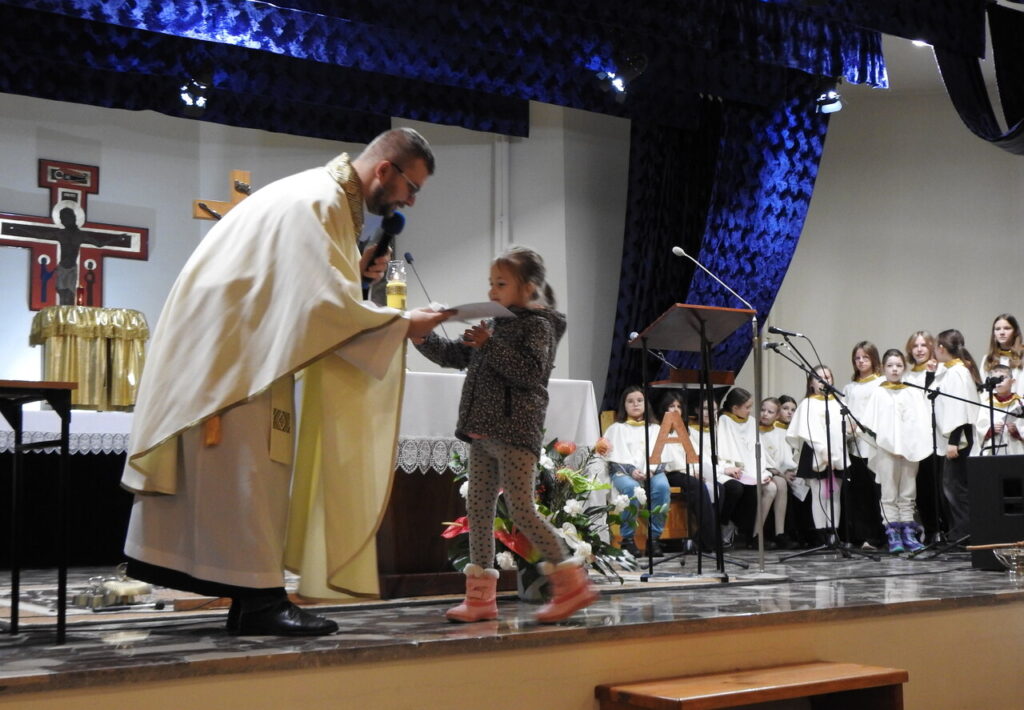 KONKURS NA NAJPIĘKNIEJSZY RÓŻANIEC Apostolstwo Sióstr KONKURS NA NAJPIĘKNIEJSZY RÓŻANIEC Apostolstwo Sióstr
