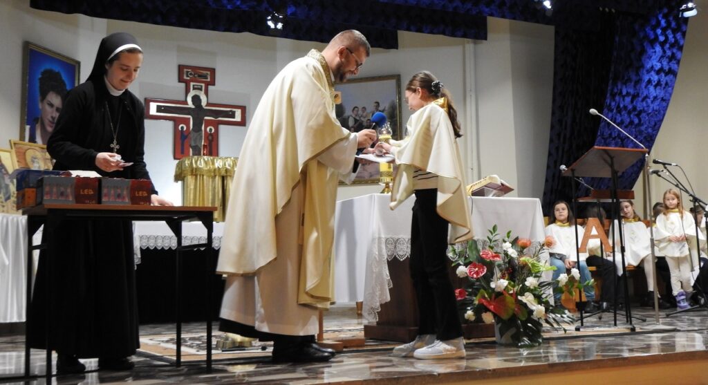 KONKURS NA NAJPIĘKNIEJSZY RÓŻANIEC Apostolstwo Sióstr KONKURS NA NAJPIĘKNIEJSZY RÓŻANIEC