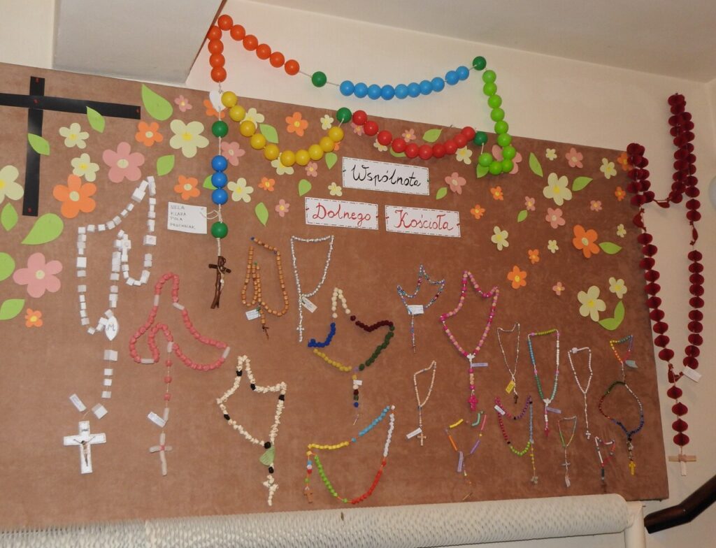 KONKURS NA NAJPIĘKNIEJSZY RÓŻANIEC Apostolstwo Sióstr KONKURS NA NAJPIĘKNIEJSZY RÓŻANIEC Apostolstwo Sióstr