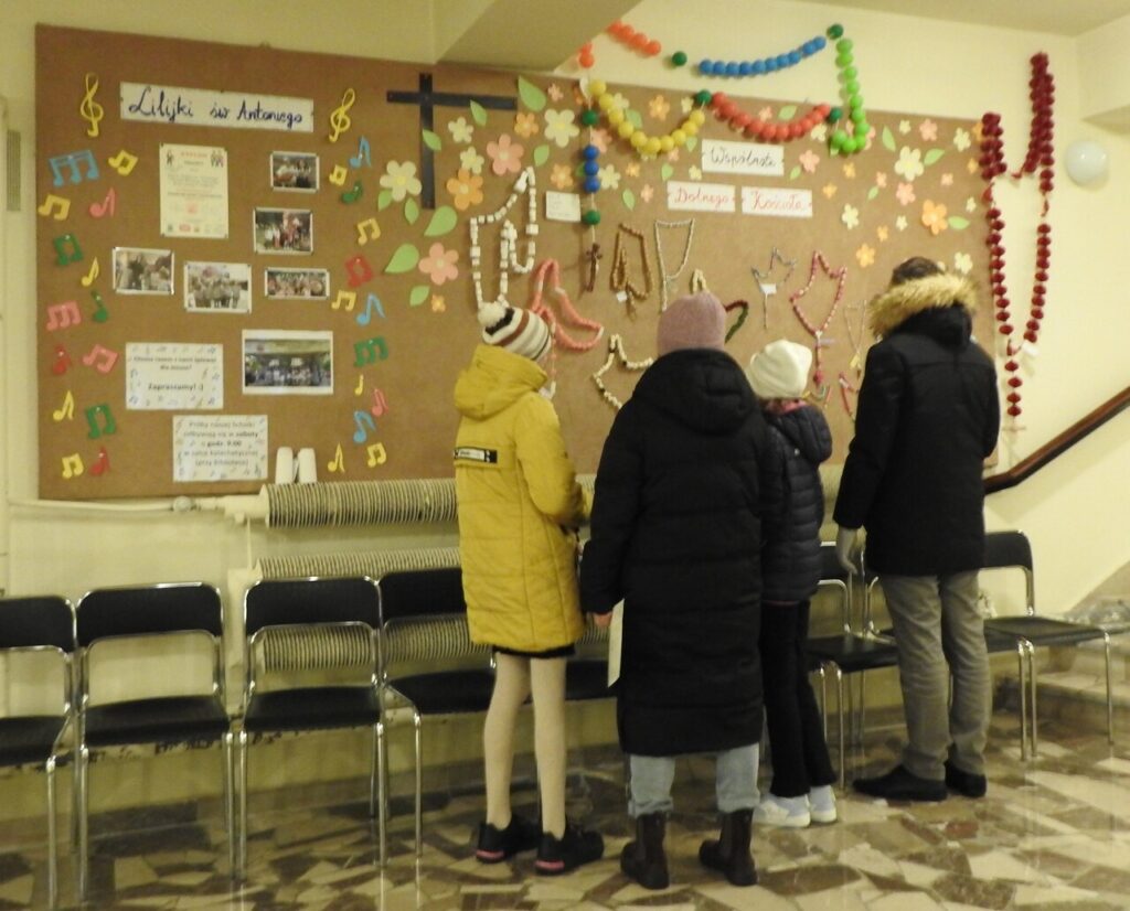 KONKURS NA NAJPIĘKNIEJSZY RÓŻANIEC Apostolstwo Sióstr KONKURS NA NAJPIĘKNIEJSZY RÓŻANIEC Apostolstwo Sióstr