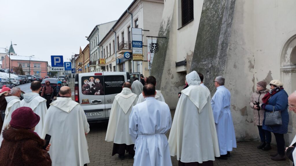 RELIKWIE ŚW. TERESKI I JEJ RODZICÓW Apostolstwo Sióstr
