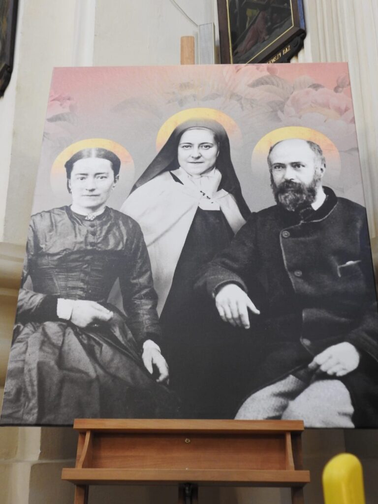 RELIKWIE ŚW. TERESKI I JEJ RODZICÓW Apostolstwo Sióstr