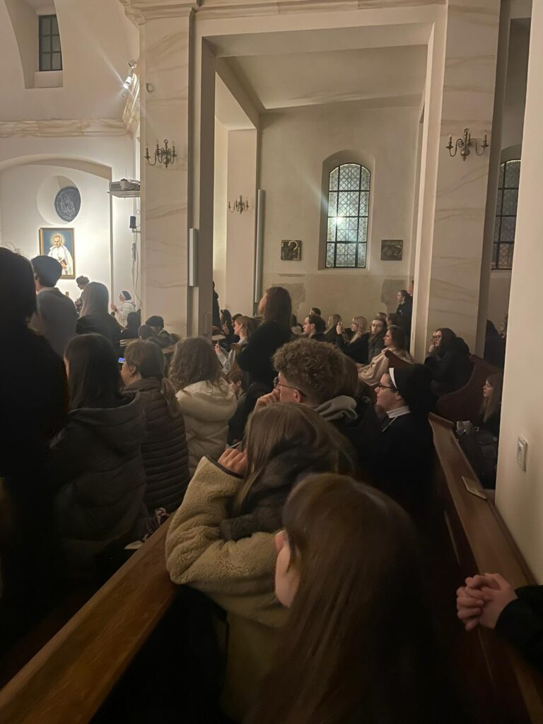 MODLITWA Z MŁODZIEŻĄ Apostolstwo Sióstr MODLITWA Z MŁODZIEŻĄ Apostolstwo Sióstr