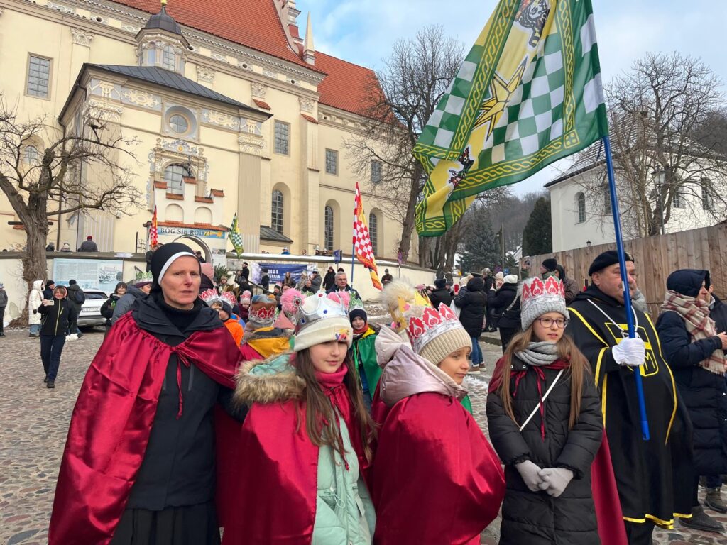 ORSZAK TRZECH KRÓLI Apostolstwo Sióstr ORSZAK TRZECH KRÓLI Apostolstwo Sióstr