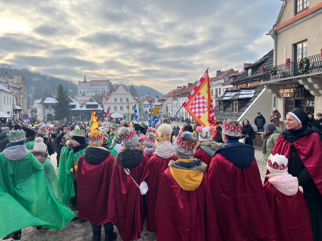 ORSZAK TRZECH KRÓLI Apostolstwo Sióstr ORSZAK TRZECH KRÓLI Apostolstwo Sióstr
