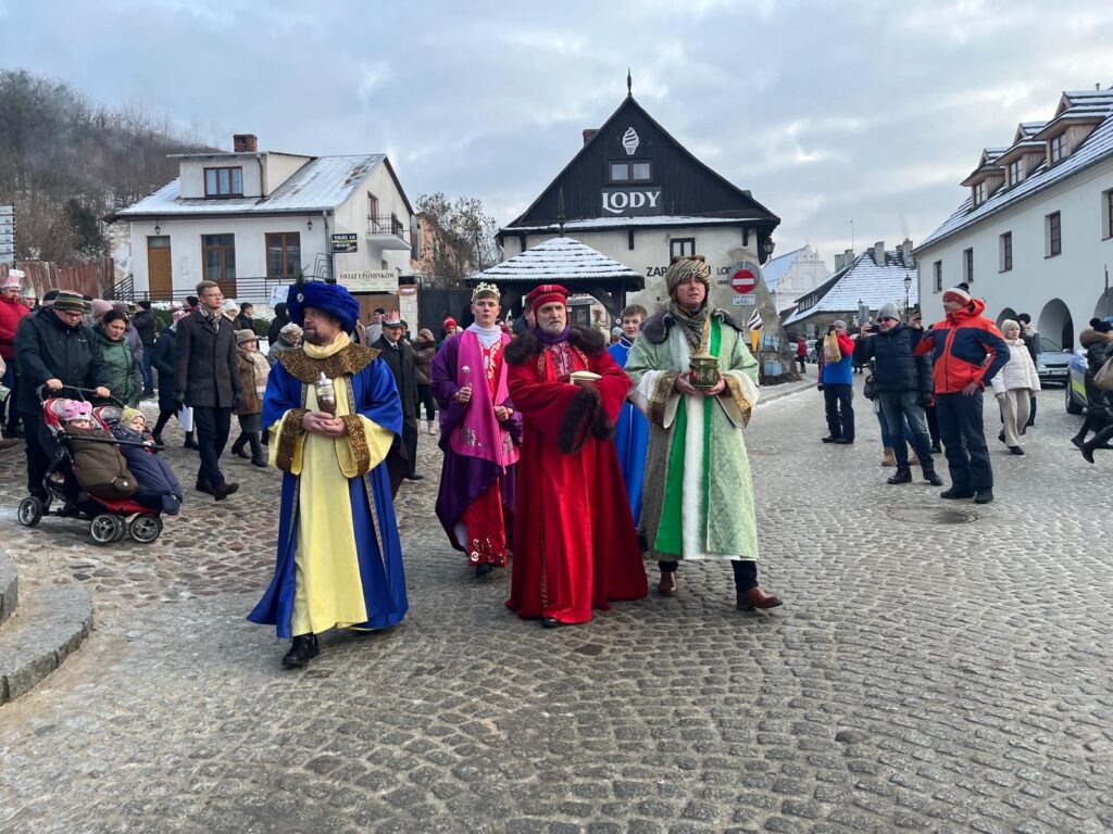 ORSZAK TRZECH KRÓLI Apostolstwo Sióstr ORSZAK TRZECH KRÓLI Apostolstwo Sióstr