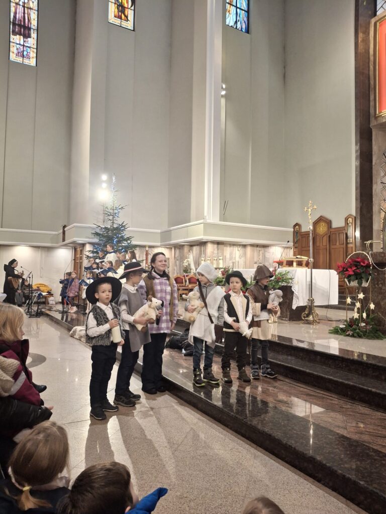 JASEŁKA W SANKTUARIUM ŚWIĘTEJ RODZINY Apostolstwo Sióstr