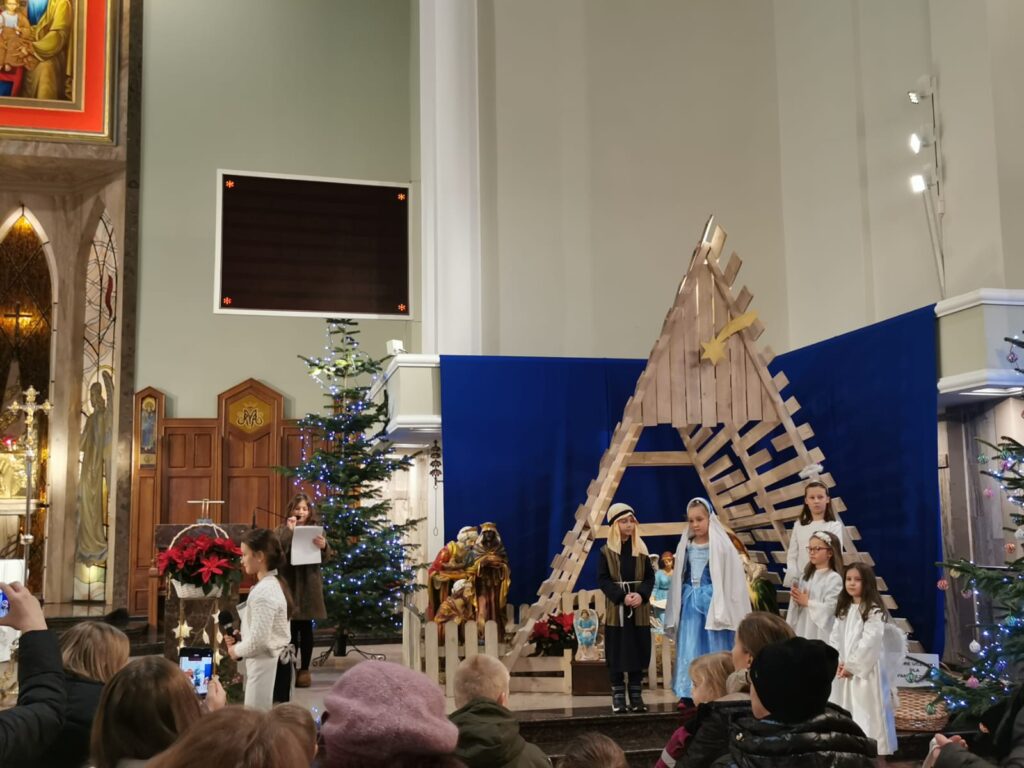 JASEŁKA W SANKTUARIUM ŚWIĘTEJ RODZINY Apostolstwo Sióstr