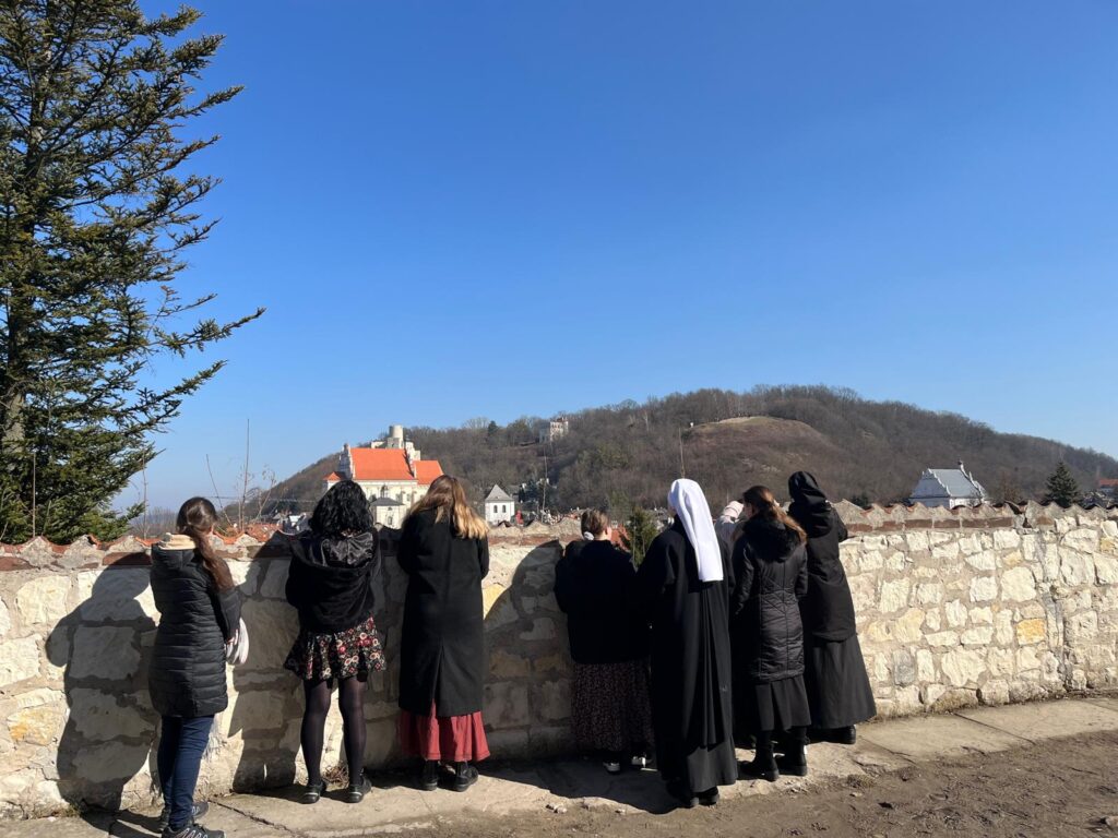 REKOLEKCJE DLA DZIEWCZĄT Rekolekcje i dni skupienia