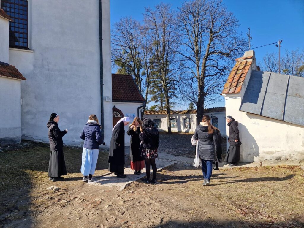 REKOLEKCJE DLA DZIEWCZĄT Rekolekcje i dni skupienia