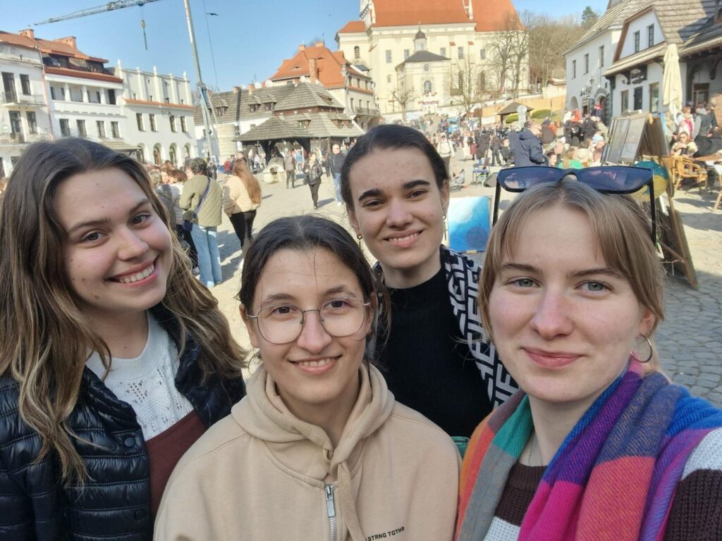 REKOLEKCJE DLA DZIEWCZĄT Rekolekcje i dni skupienia
