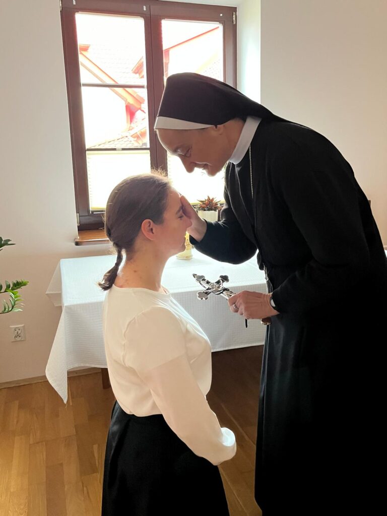 ŚLUBY ZAKONNE S. NOEMI Z życia Zgromadzenia ŚLUBY ZAKONNE S. NOEMI Z życia Zgromadzenia