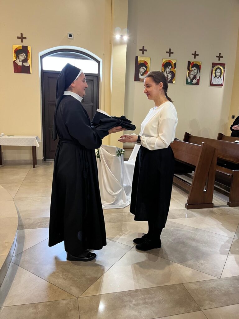 ŚLUBY ZAKONNE S. NOEMI Z życia Zgromadzenia ŚLUBY ZAKONNE S. NOEMI Z życia Zgromadzenia