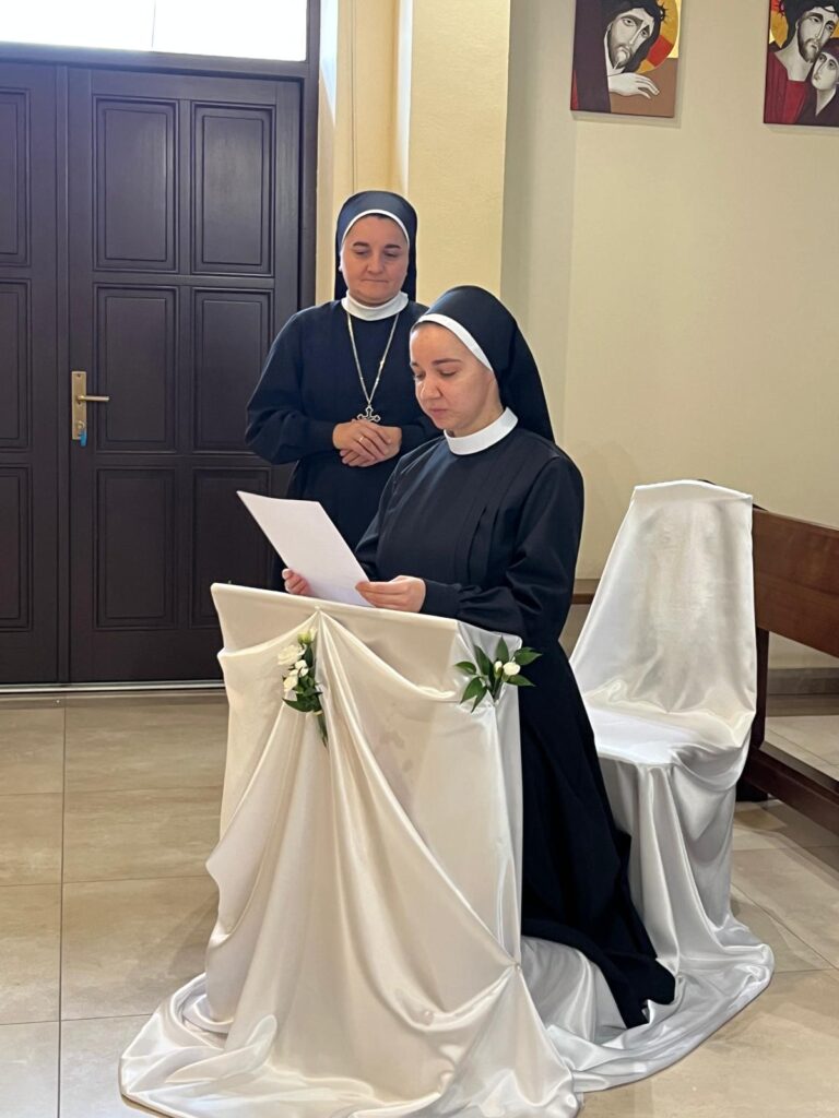 ŚLUBY ZAKONNE S. NOEMI Z życia Zgromadzenia ŚLUBY ZAKONNE S. NOEMI Z życia Zgromadzenia