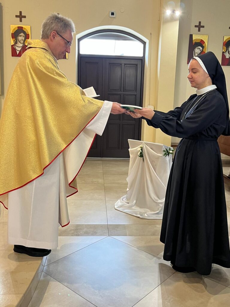 ŚLUBY ZAKONNE S. NOEMI Z życia Zgromadzenia ŚLUBY ZAKONNE S. NOEMI Z życia Zgromadzenia