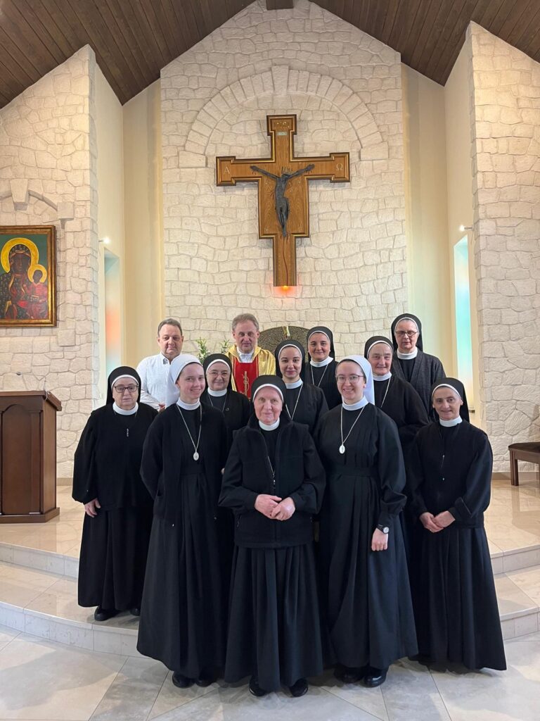 ŚLUBY ZAKONNE S. NOEMI Z życia Zgromadzenia ŚLUBY ZAKONNE S. NOEMI Z życia Zgromadzenia