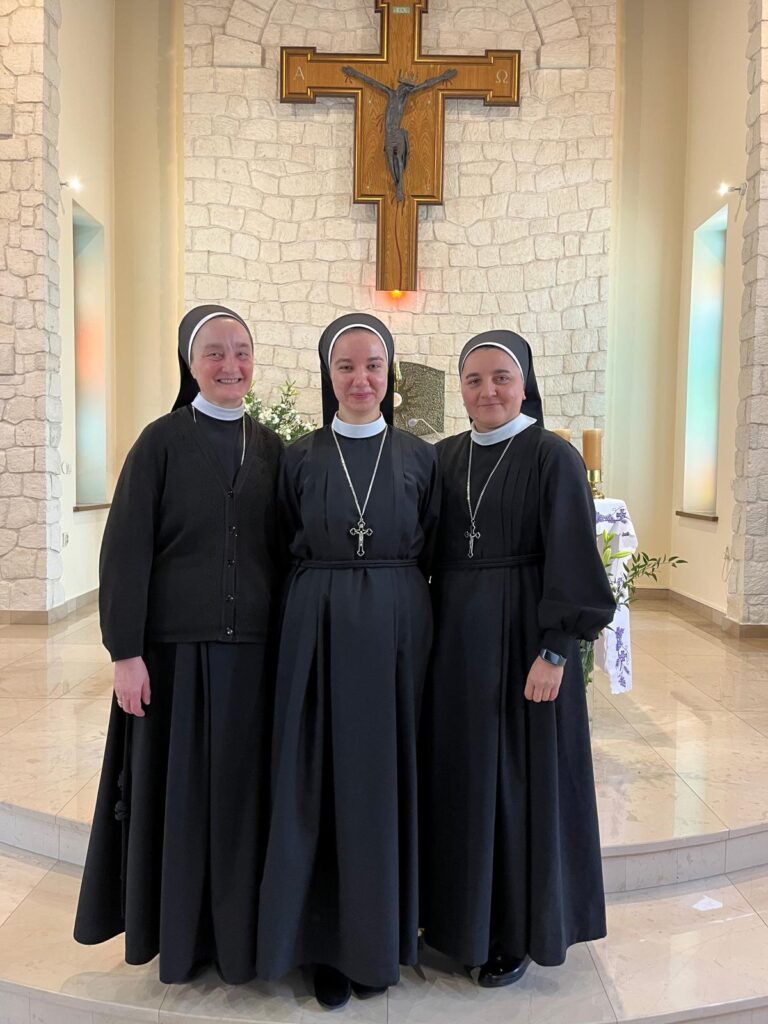 ŚLUBY ZAKONNE S. NOEMI Z życia Zgromadzenia ŚLUBY ZAKONNE S. NOEMI Z życia Zgromadzenia