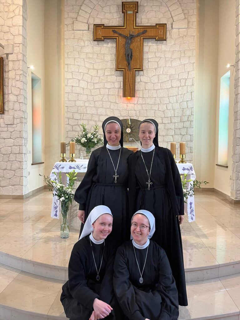 ŚLUBY ZAKONNE S. NOEMI Z życia Zgromadzenia ŚLUBY ZAKONNE S. NOEMI Z życia Zgromadzenia