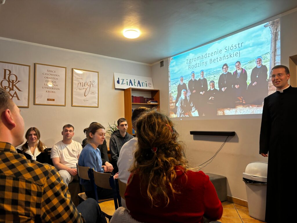 SPOTKANIE Z MŁODZIEŻĄ Apostolstwo Sióstr