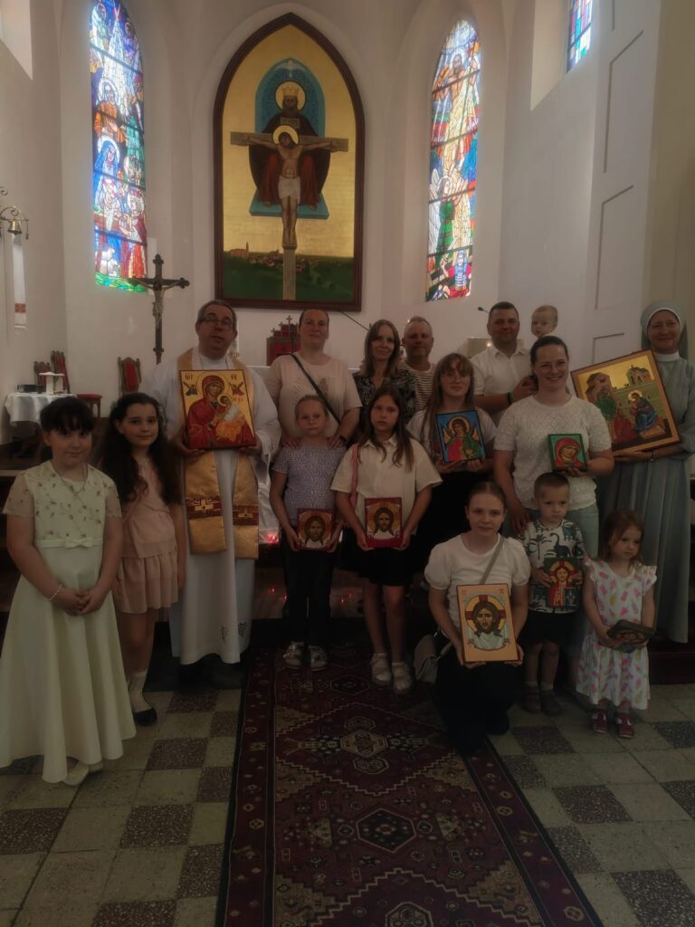ZAKOŃCZENIE PISANIA IKON PRZEZ DZIECI Apostolstwo Sióstr