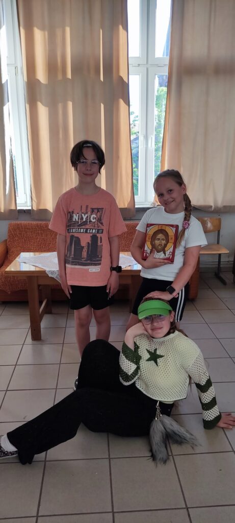ZAKOŃCZENIE PISANIA IKON PRZEZ DZIECI Apostolstwo Sióstr