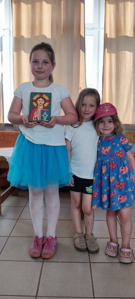 ZAKOŃCZENIE PISANIA IKON PRZEZ DZIECI Apostolstwo Sióstr