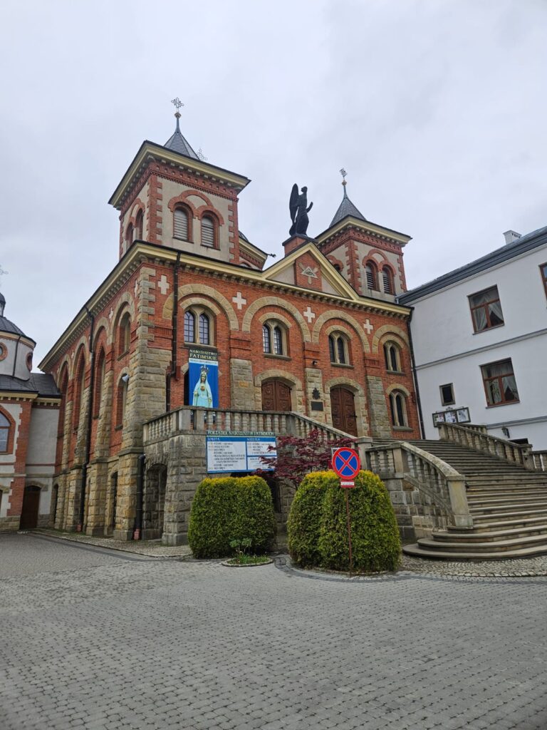 PIELGRZYMKA DO MIASTA PIASTOWEGO Apostolstwo Sióstr