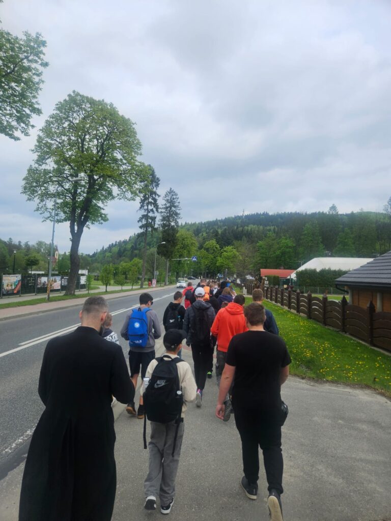 PIELGRZYMKA DO MIASTA PIASTOWEGO Apostolstwo Sióstr