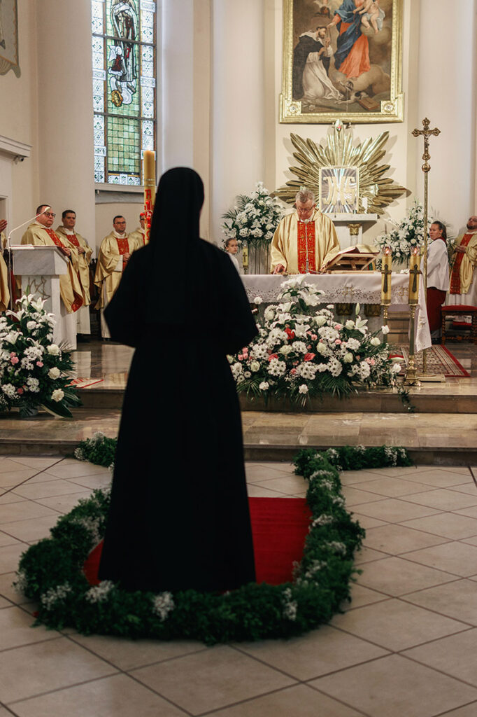 ŚLUBY WIECZYSTE SIOSTRY DARII Z życia Zgromadzenia