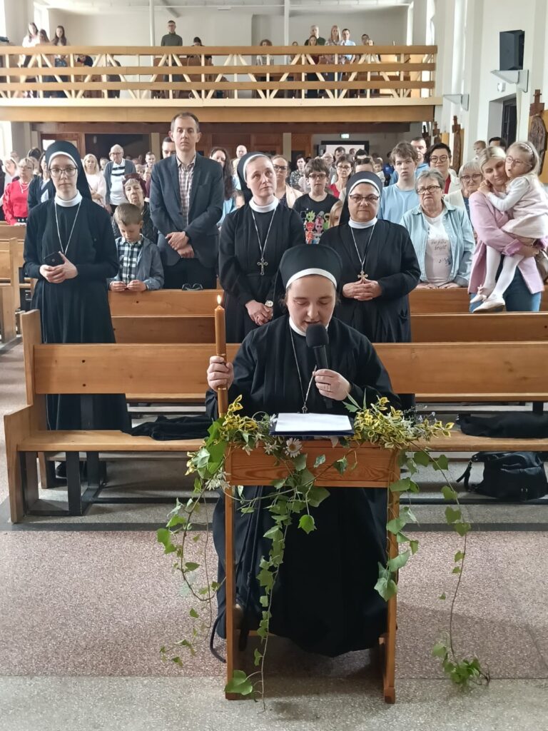 ODNOWIENIE ŚLUBÓW SIOSTRY ELŻBIETY Z życia Zgromadzenia