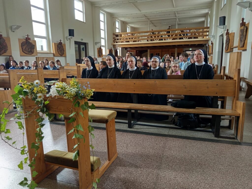 ODNOWIENIE ŚLUBÓW SIOSTRY ELŻBIETY Z życia Zgromadzenia