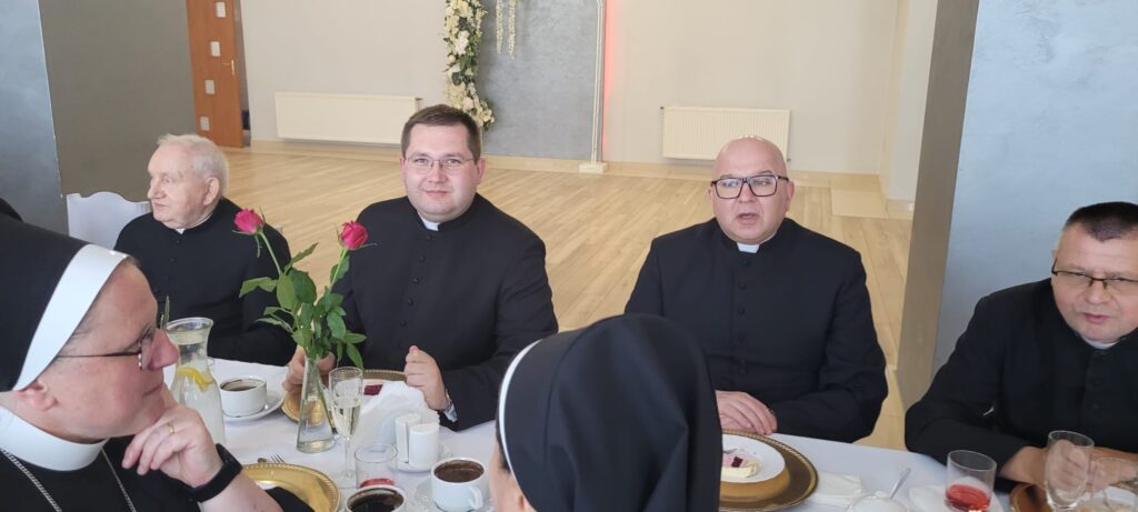 JUBILEUSZ 50-LECIA ŻYCIA ZAKONNEGO Z życia Zgromadzenia JUBILEUSZ 50-LECIA ŻYCIA ZAKONNEGO Z życia Zgromadzenia