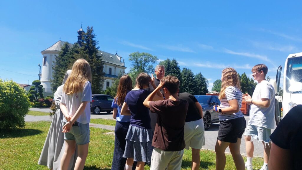 WYJAZD SCHOLI DO TARNOGRODU Apostolstwo Sióstr