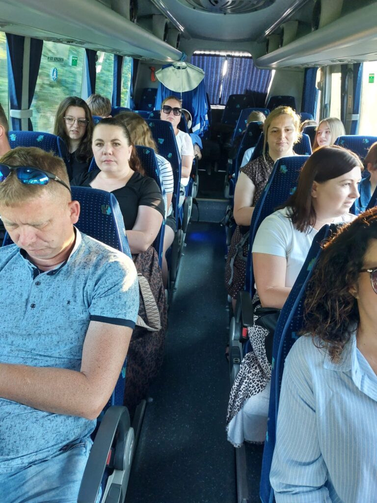 WYJAZD SCHOLI DO TARNOGRODU Apostolstwo Sióstr