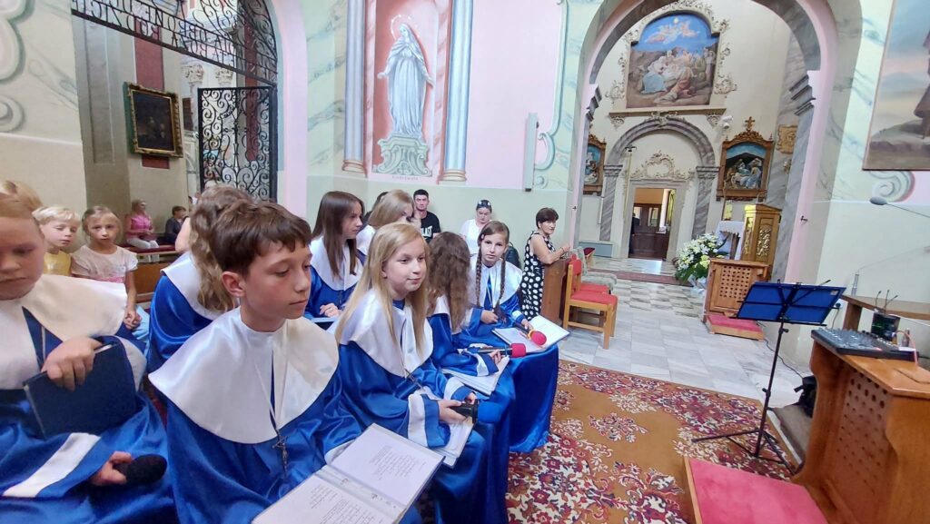 WYJAZD SCHOLI DO TARNOGRODU Apostolstwo Sióstr