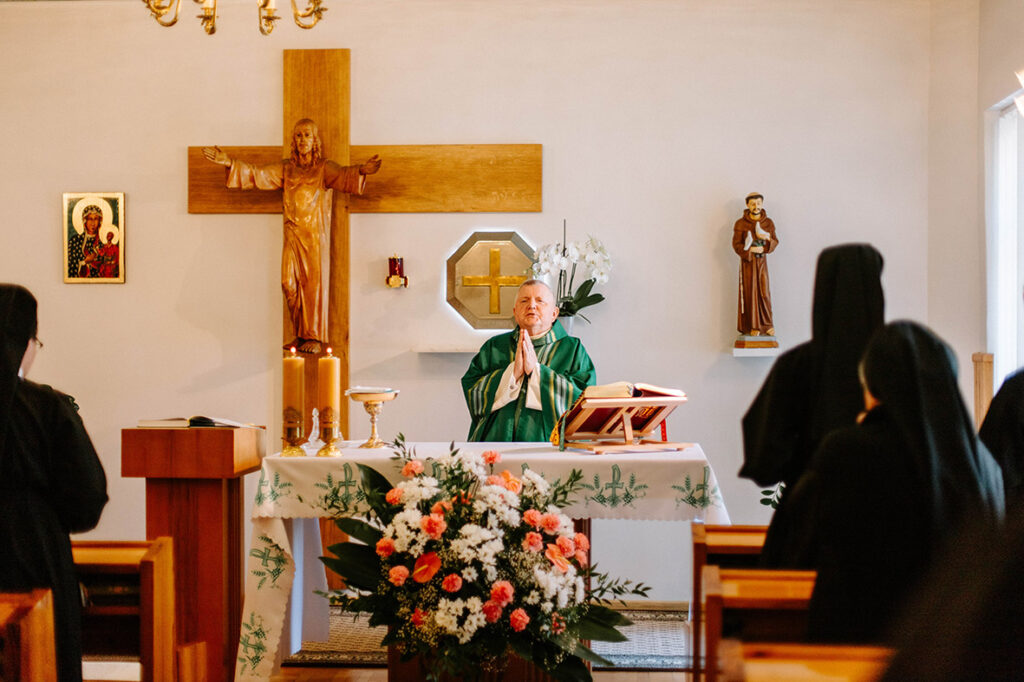 KOLEJNE SIOSTRY ODNOWIŁY SWOJE ŚLUBY Z życia Zgromadzenia KOLEJNE SIOSTRY ODNOWIŁY SWOJE ŚLUBY Z życia Zgromadzenia