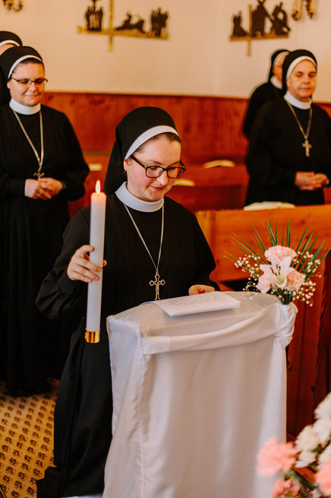 KOLEJNE SIOSTRY ODNOWIŁY SWOJE ŚLUBY Z życia Zgromadzenia KOLEJNE SIOSTRY ODNOWIŁY SWOJE ŚLUBY Z życia Zgromadzenia
