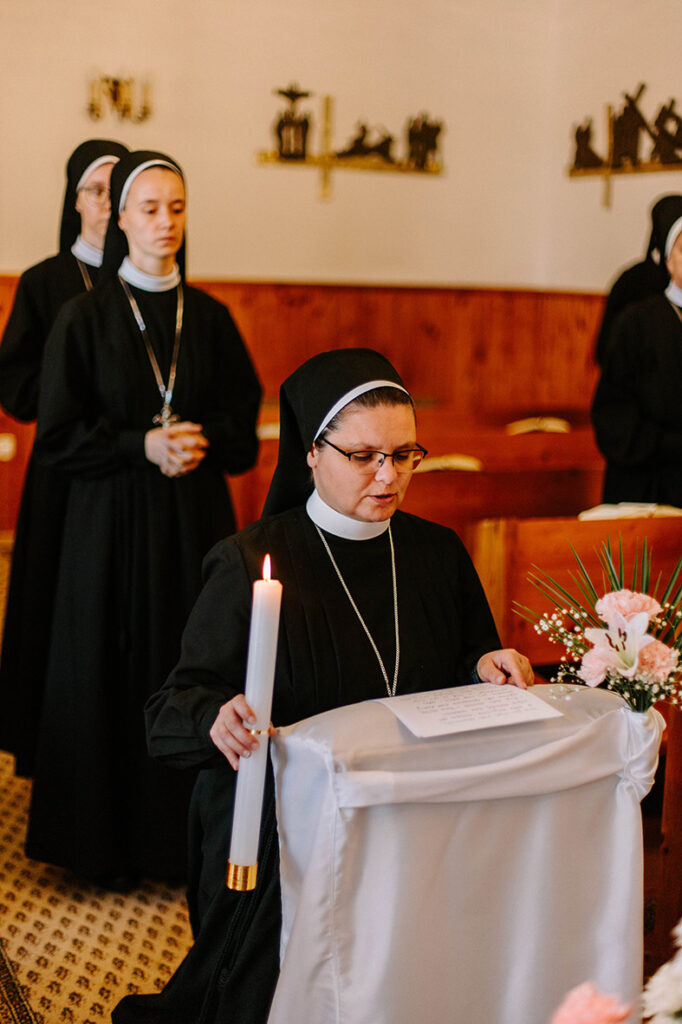 KOLEJNE SIOSTRY ODNOWIŁY SWOJE ŚLUBY Z życia Zgromadzenia KOLEJNE SIOSTRY ODNOWIŁY SWOJE ŚLUBY Z życia Zgromadzenia