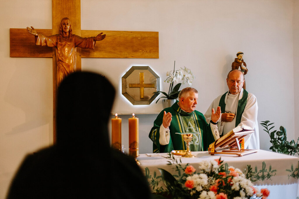KOLEJNE SIOSTRY ODNOWIŁY SWOJE ŚLUBY Z życia Zgromadzenia KOLEJNE SIOSTRY ODNOWIŁY SWOJE ŚLUBY Z życia Zgromadzenia