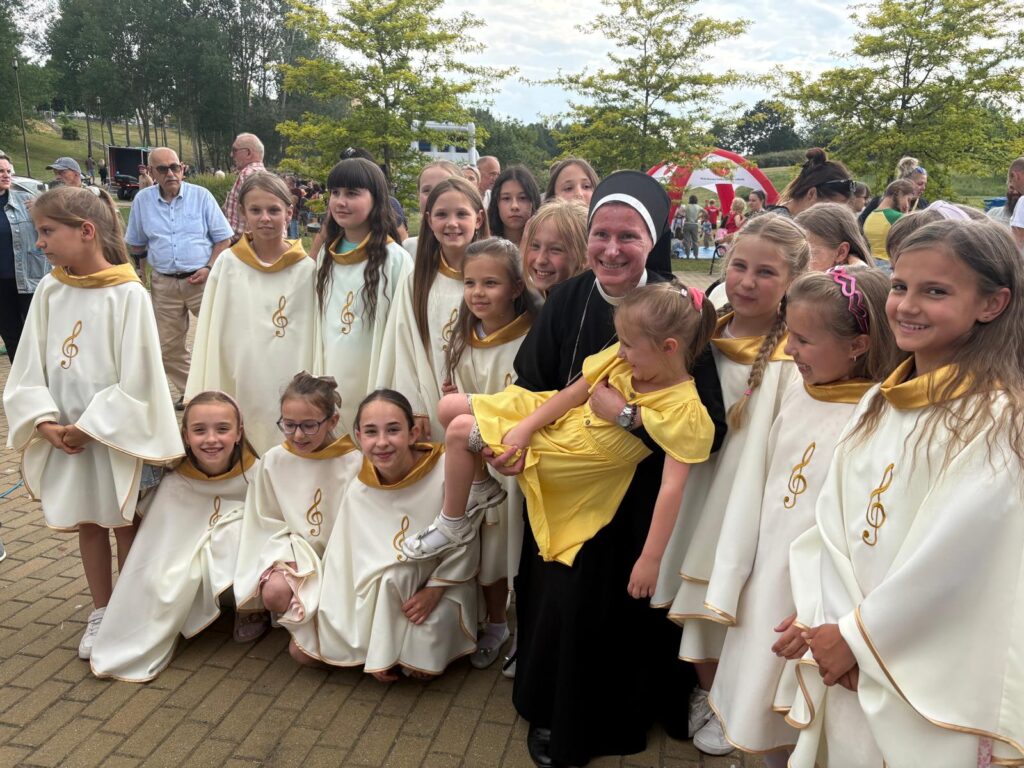 ARCHIDIECEZJALNY PRZEGLĄD SCHOLI Apostolstwo Sióstr