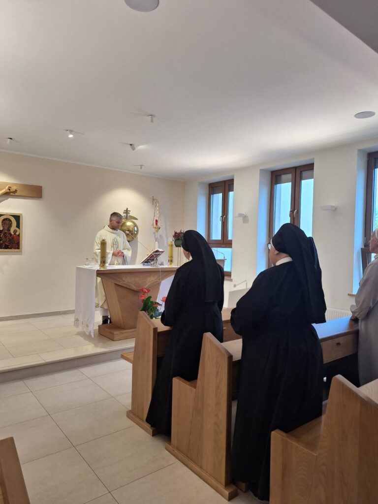 ODNOWIENIE ŚLUBÓW SIOSTRY SYMEONY Z życia Zgromadzenia