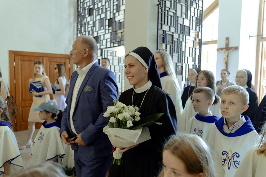 ŚLUBY WIECZYSTE SIOSTRY FRANCISZKI Z życia Zgromadzenia ŚLUBY WIECZYSTE SIOSTRY FRANCISZKI Z życia Zgromadzenia