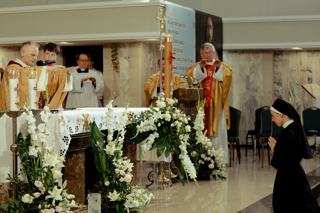 ŚLUBY WIECZYSTE SIOSTRY FRANCISZKI Z życia Zgromadzenia ŚLUBY WIECZYSTE SIOSTRY FRANCISZKI Z życia Zgromadzenia