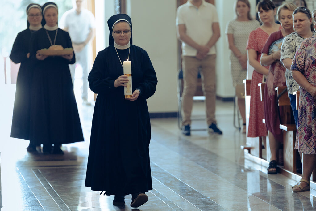 ŚLUBY WIECZYSTE SIOSTRY FRANCISZKI Z życia Zgromadzenia ŚLUBY WIECZYSTE SIOSTRY FRANCISZKI Z życia Zgromadzenia