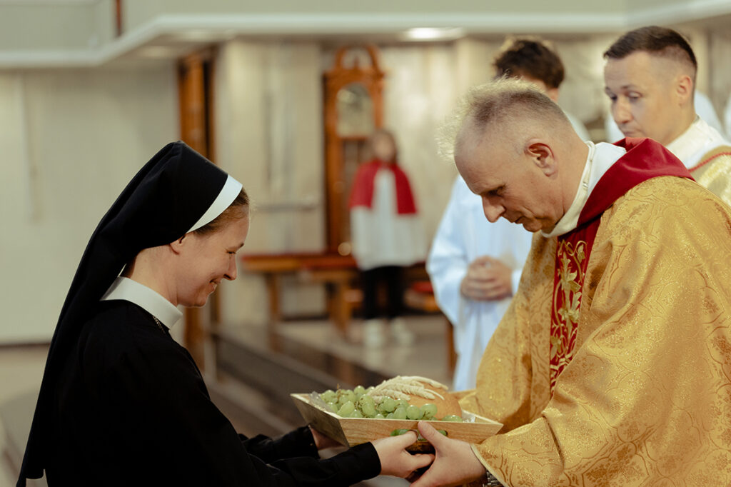 ŚLUBY WIECZYSTE SIOSTRY FRANCISZKI Z życia Zgromadzenia ŚLUBY WIECZYSTE SIOSTRY FRANCISZKI Z życia Zgromadzenia